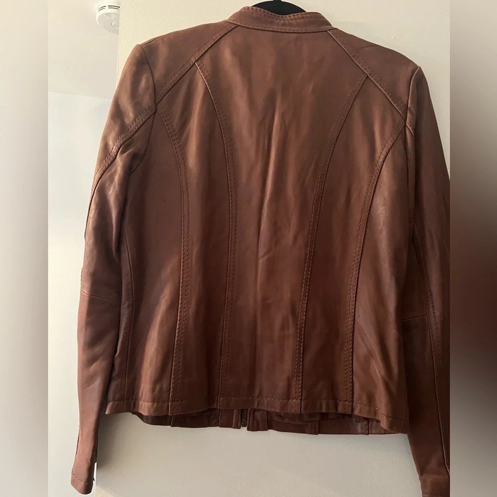 Size: M - Picture 2 of 3